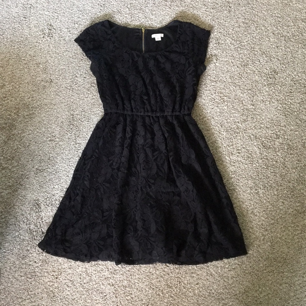 Black lace dress with polyester inner lining